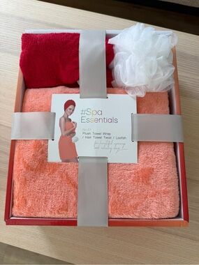 Essentials Spa Gift Set - Coral & Red with White Loofah
